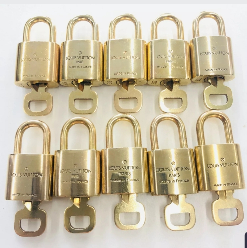 100% Auth Louis Vuitton 1 Lock & Key Excellent - Picture 2 of 4